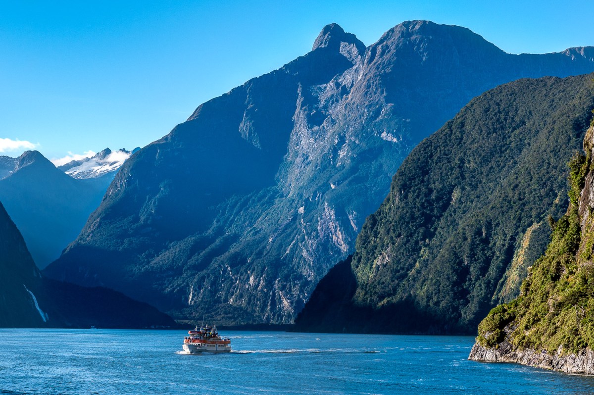 Boat cruise through the fiords, Milford Sounds, New Zealand.