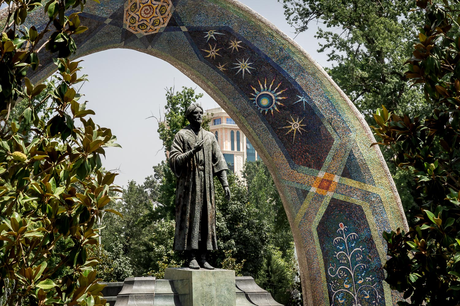Travelgrapher.com-Inspire-Tajikistan-Dushanbe-Monument