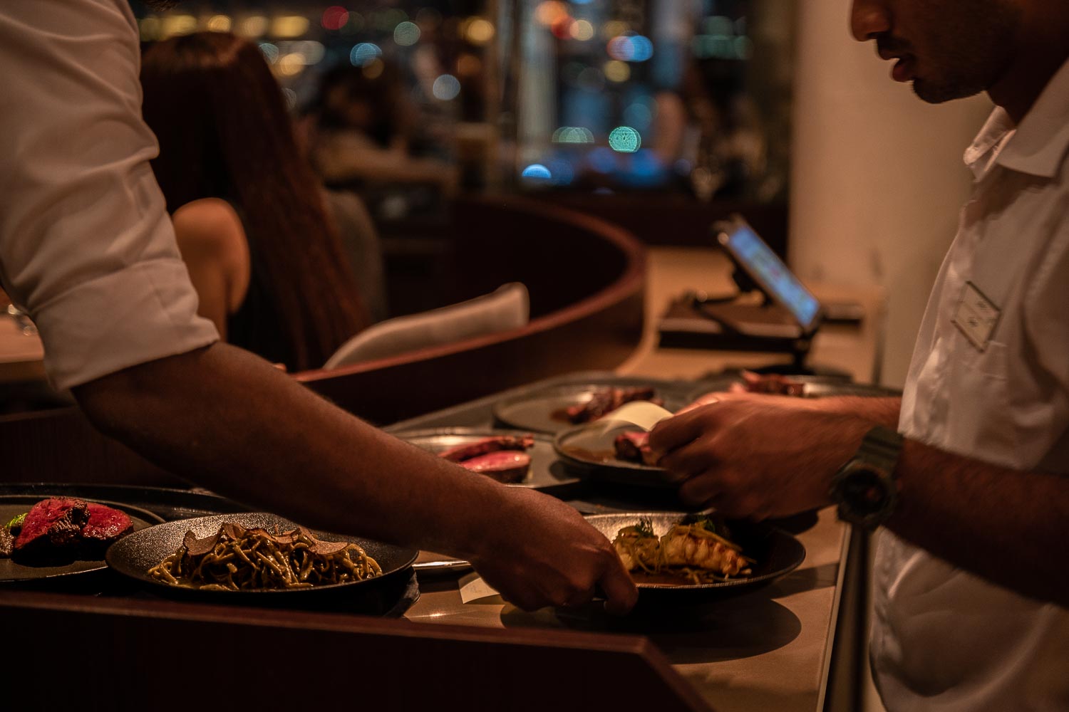 Travelgrapher.com-Inspire-Singapore-Rooftop-Bars-Level-33-Serving