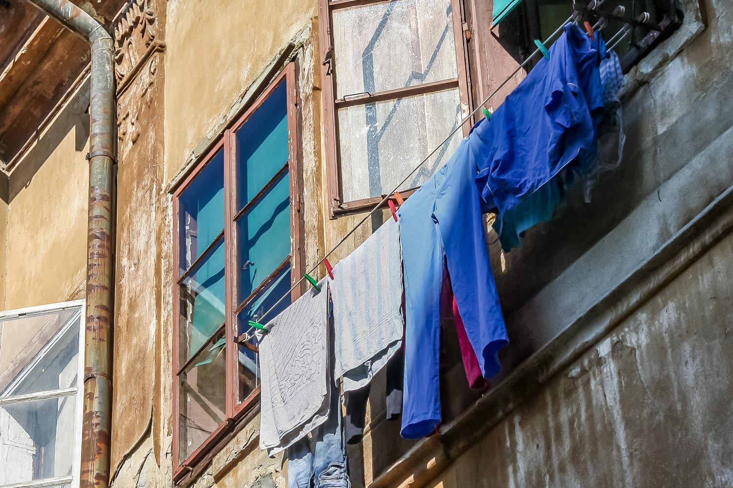Travelgrapher.com-Inspire-Croatia-Zagreb-Window-Laundry