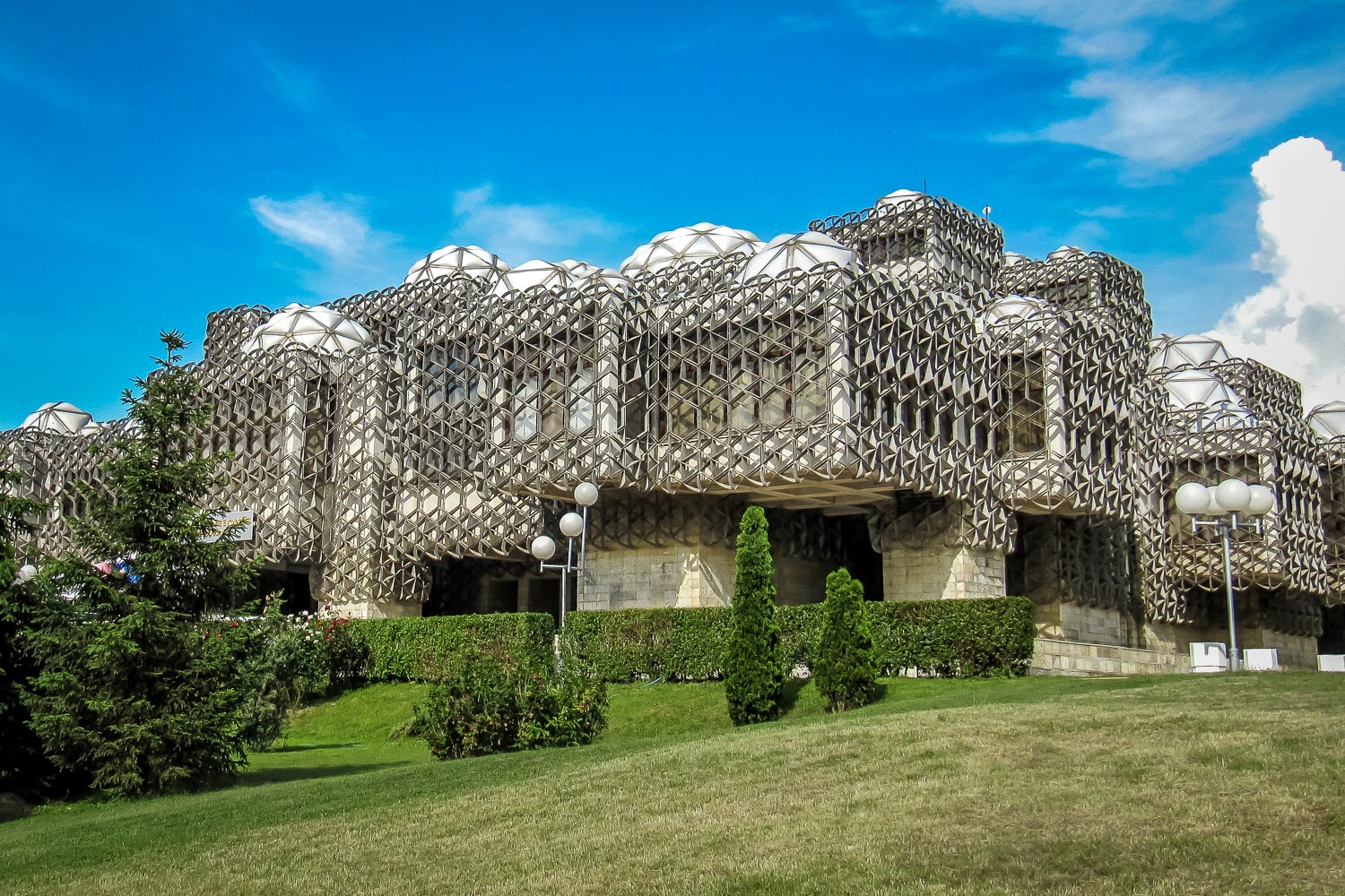 Travelgrapher.com-Inspire-Kosovo-Pristina-National-Library-Building