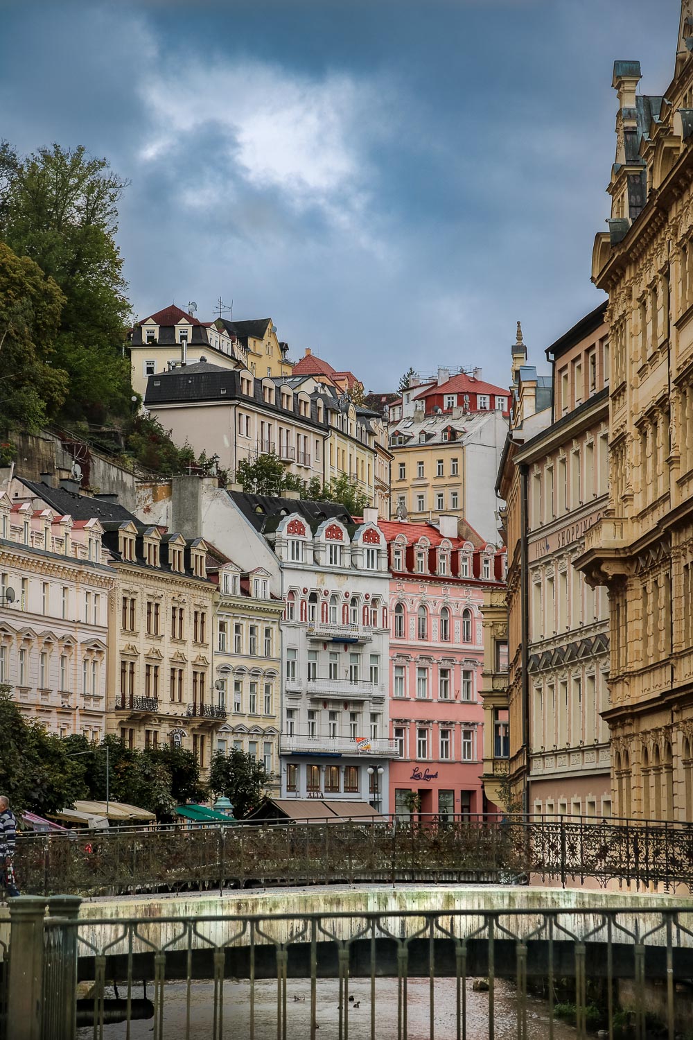 Travelgrapher.com-Inspire-Czech-Republic-Karlovy-Vary-Bridge