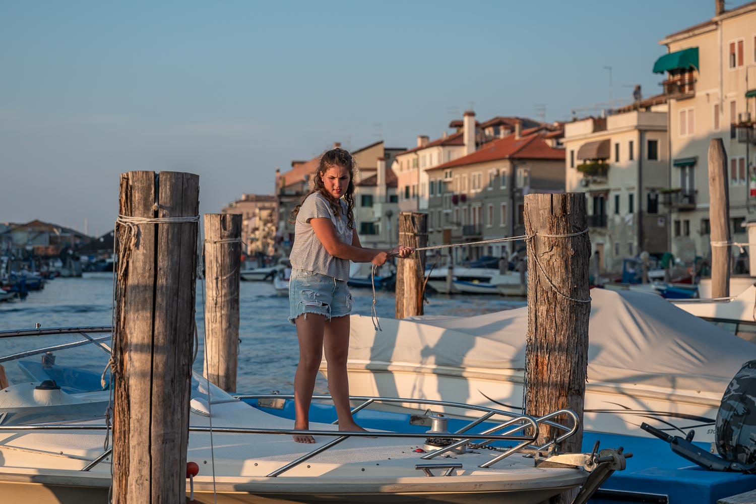 Travelgrapher.com-Inspire-Italy-Chioggia-Harbour-Girl