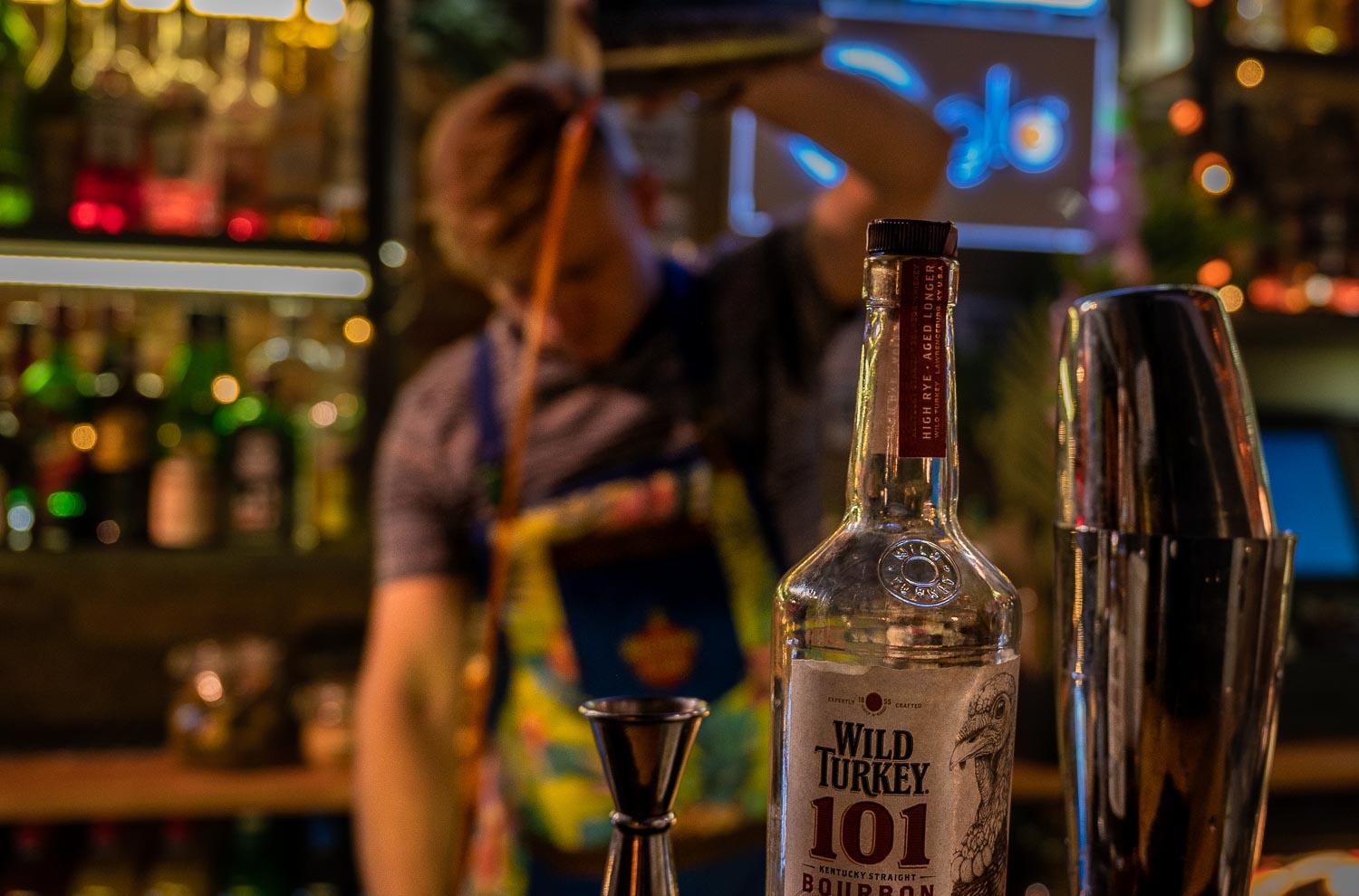 Travelgrapher.com-Inspire-Poland-Wroclaw-Malpie-Sztuczki-Bartender