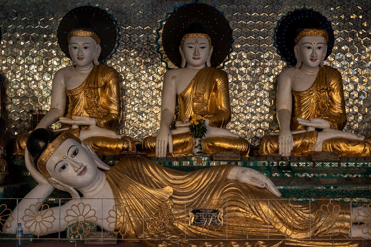 Travelgrapher.com-Inspire-Myanmar-Yangon-Shwedagon-Pagoda-Buddha-Statues